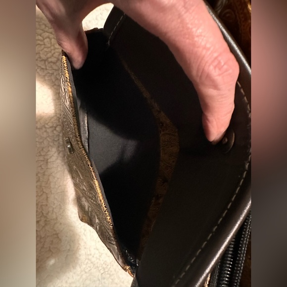 Relic Quality Brand by Fossil tooled faux leather cross body purse vegan - Picture 7 of 16